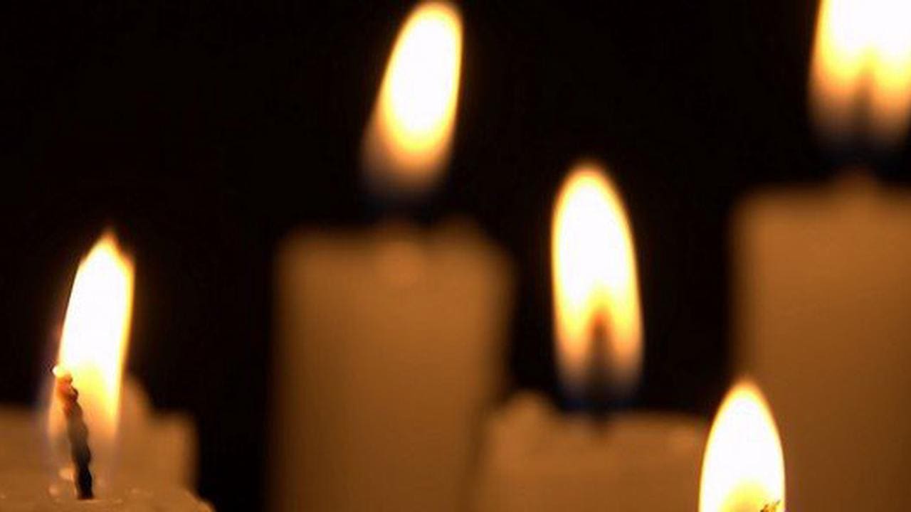 Bougies allumées dans une atmosphère de méditation